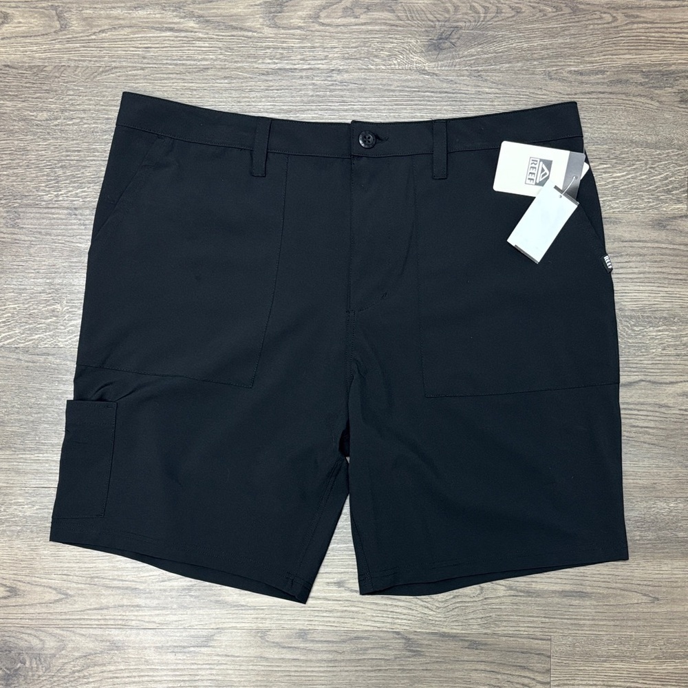NWT Reef Black Mn’s 38”, 19” Out-seam Multi-Pocket (one zip!)  Cargo/Swim Shorts